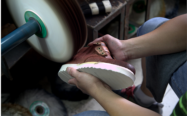 传统的皮鞋OEM贴牌厂家如何做好网络营销？